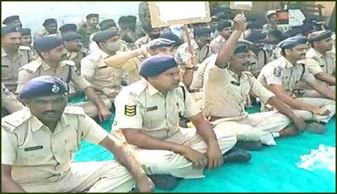 
Hundreds of jail police personnel go on mass CL in Gujarat 